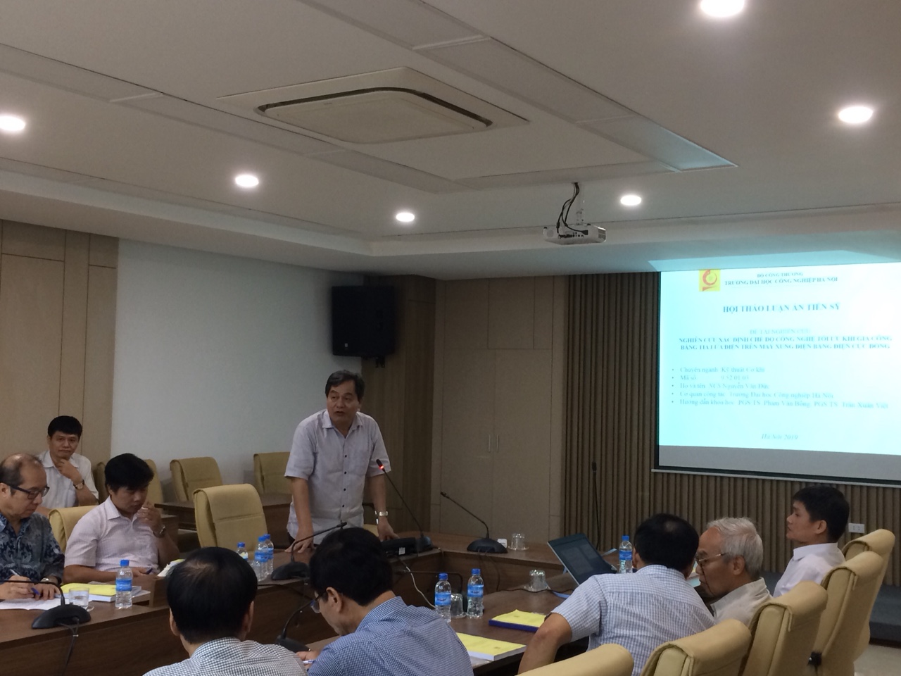 Ngày 18/8/2019 Trung tâm đào tạo Sau đại học phối hợp với Khoa Co khí tổ chức Hội thảo khoa học cho NCS Nguyễn Văn Đức, chuyên ngành Cơ khí khóa 1.