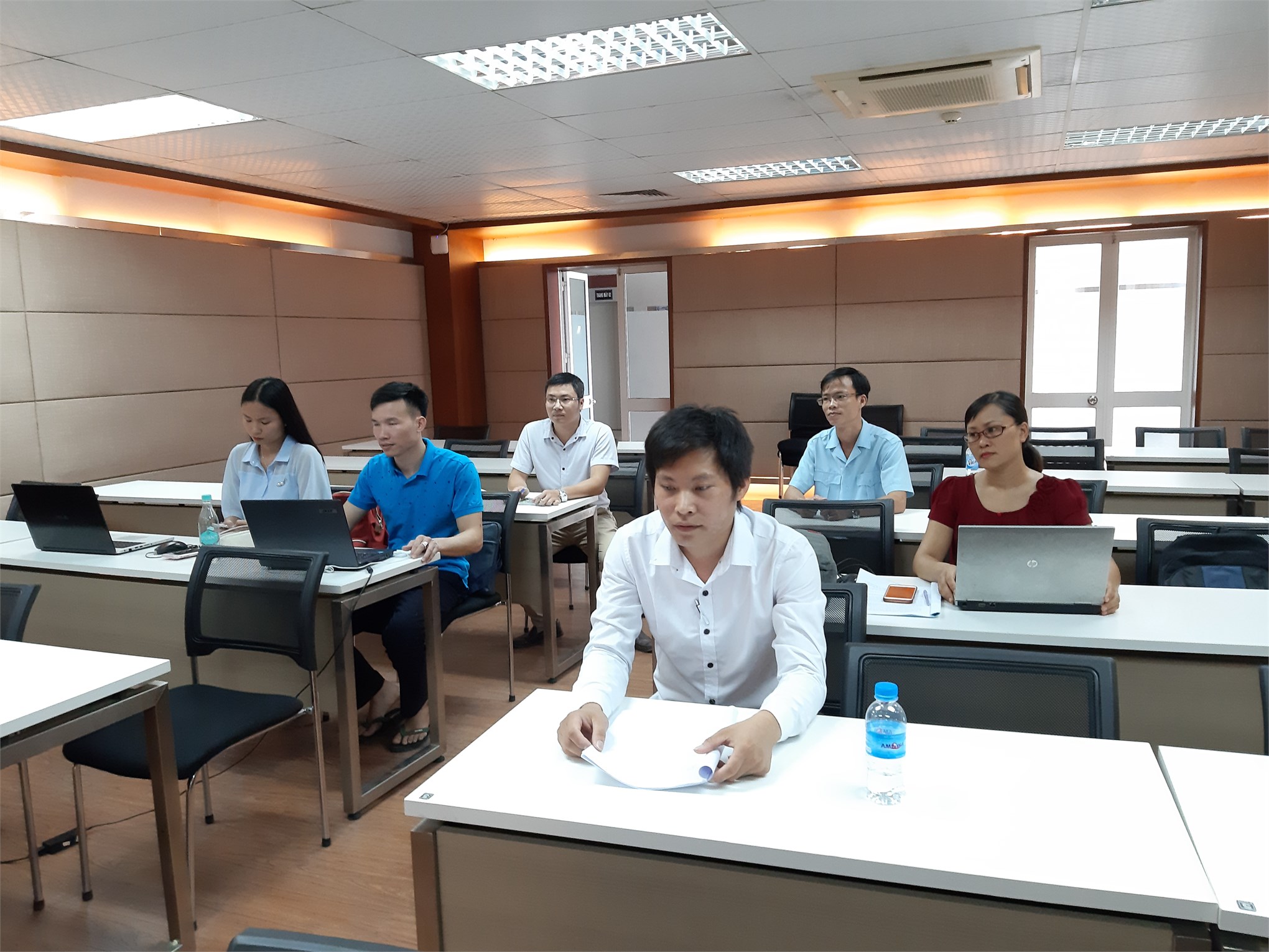 Tổ chức thẩm định đề cương luận văn thạc sĩ, chuyên ngành Kỹ thuật Điện cho các học viên Cao học khóa 8 đợt 1 (2018-2020)