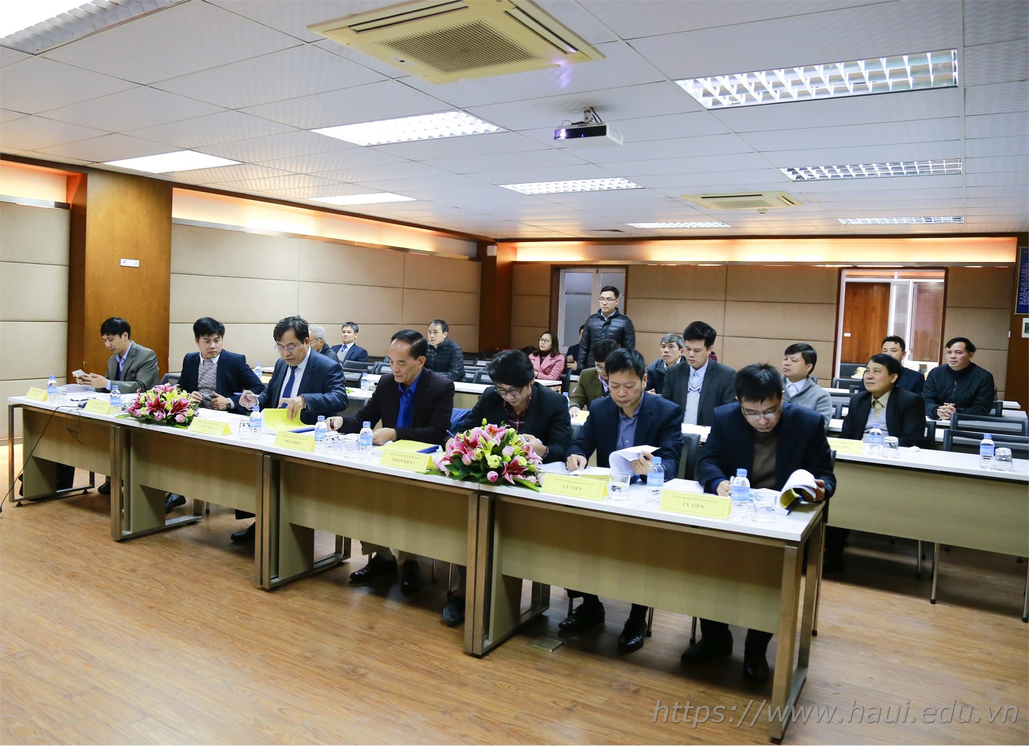 Tổ chức bảo vệ Luận án tiến sĩ cấp cơ sở cho NCS Nguyễn Văn Đức, ngành Kỹ thuật Cơ khí.