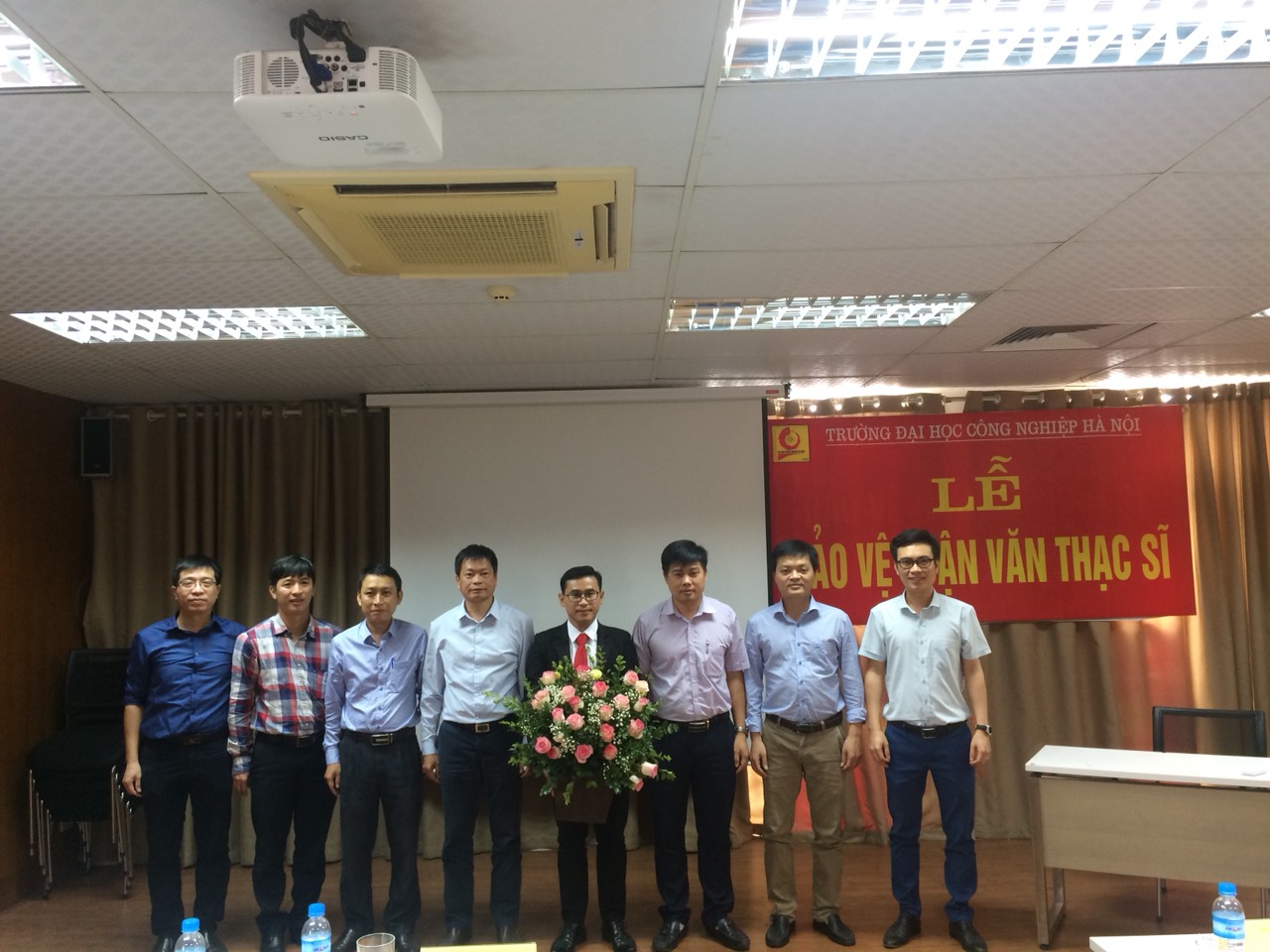 Tổ chức Lễ bảo vệ luận văn thạc sĩ cho học viên SOULIYAVONGSAY Vilavong quốc tịch Lào ngành Kỹ thuật Cơ điện tử – Cao học Khóa 8 đợt 2 (2018-2020).