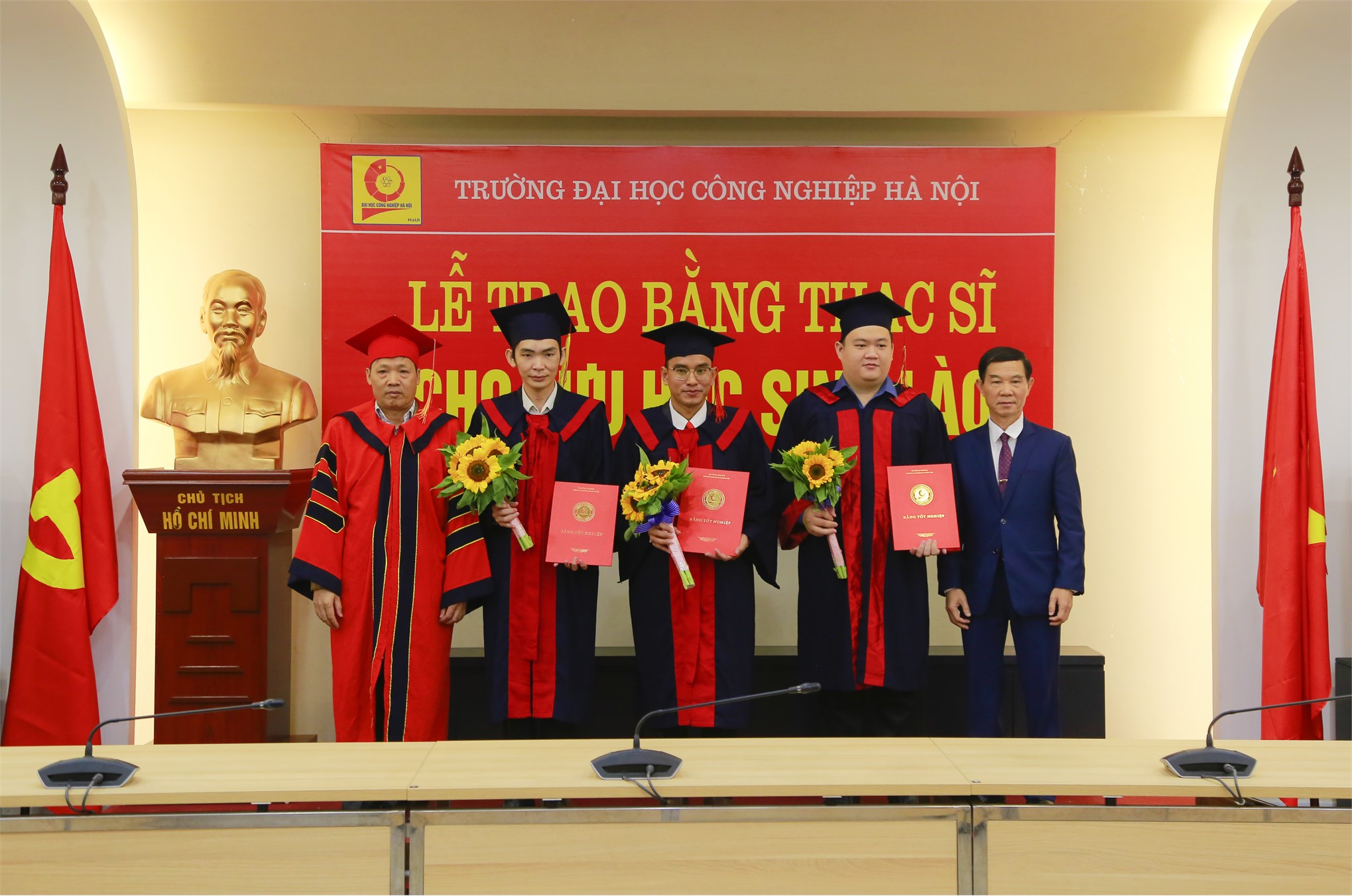 Lễ Trao bằng thạc sĩ cho Lưu học sinh Lào năm 2020