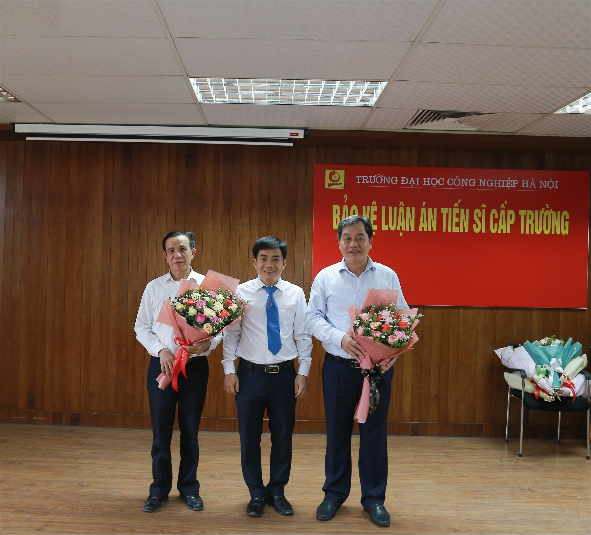 Tổ chức bảo vệ luận án tiến sĩ cấp trường cho NCS Nguyễn Trọng Mai chuyên ngành Kỹ thuật Cơ khí, mã ngành 9520103.