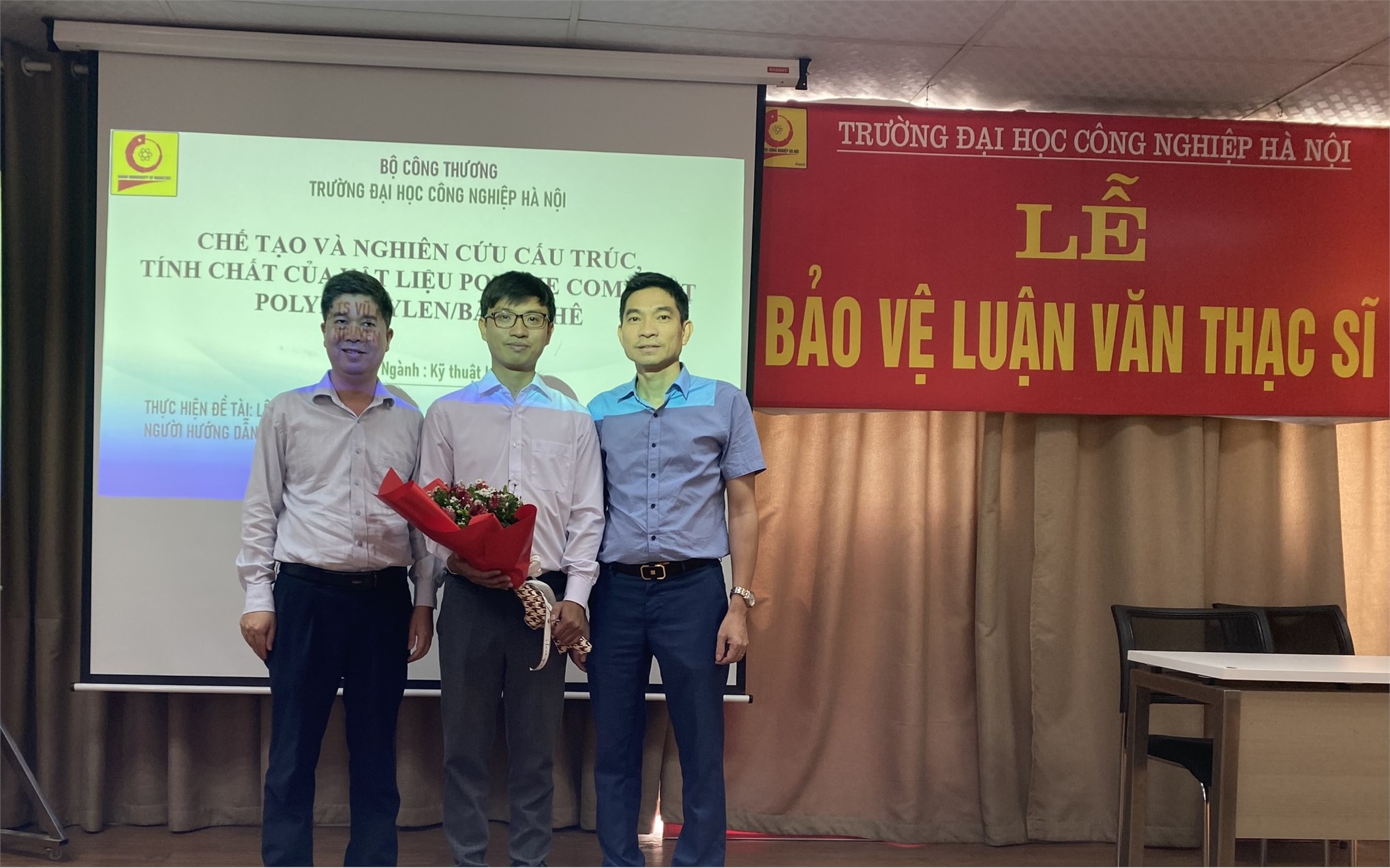 Trường Đại học Công nghiệp Hà Nội, tổ chức bảo vệ luận văn thạc sĩ cho học viên cao học ngành Kỹ thuật hóa học – khóa 10 (niên khóa 2020-2022).