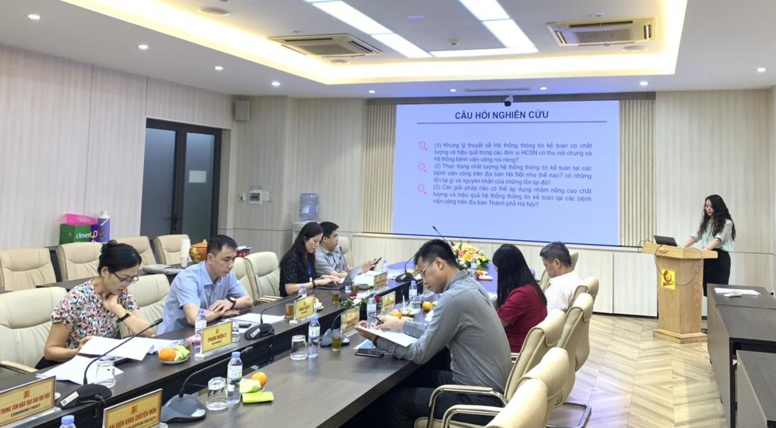 Tổ chức bảo vệ luận án tiến sĩ cấp đơn vị chuyên môn cho NCS Trần Thị Minh Xuân, ngành Kế toán.