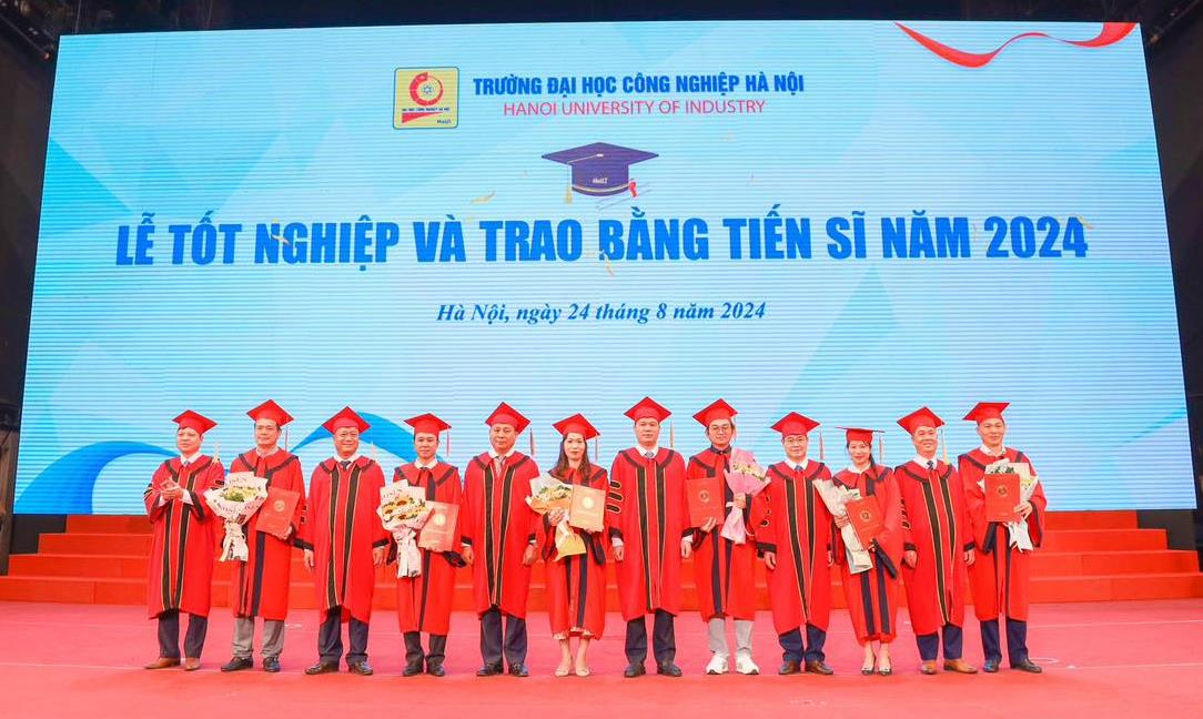 Chúc mừng các tân tiến sĩ, thạc sĩ, kỹ sư và cử nhân nhận bằng tốt nghiệp năm 2024.