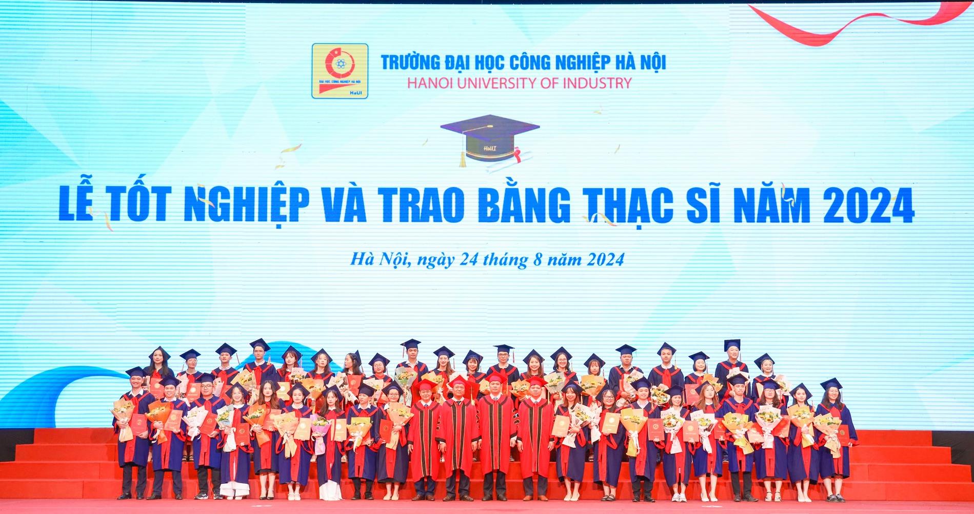 Chúc mừng các tân tiến sĩ, thạc sĩ, kỹ sư và cử nhân nhận bằng tốt nghiệp năm 2024.