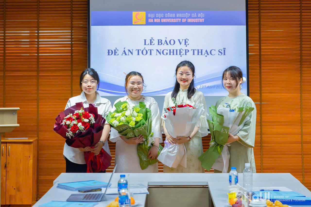 Lễ bảo vệ Đề án tốt nghiệp thạc sĩ ngành Ngôn ngữ Anh – Khóa 13: Thành công rực rỡ