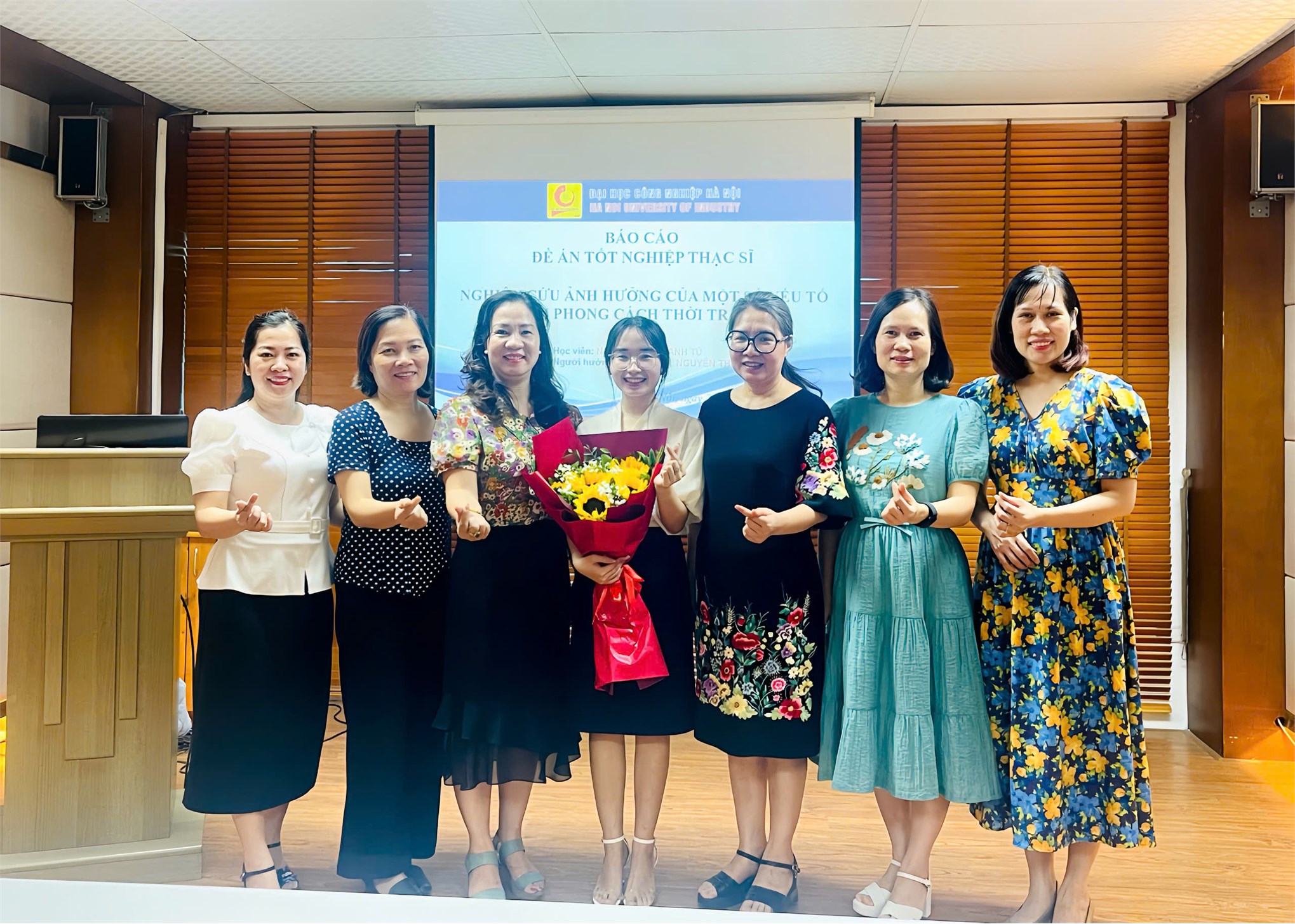 Chúc mừng học viên cao học ngành Công nghệ dệt, may bảo vệ thành công đề án tốt nghiệp thạc sĩ