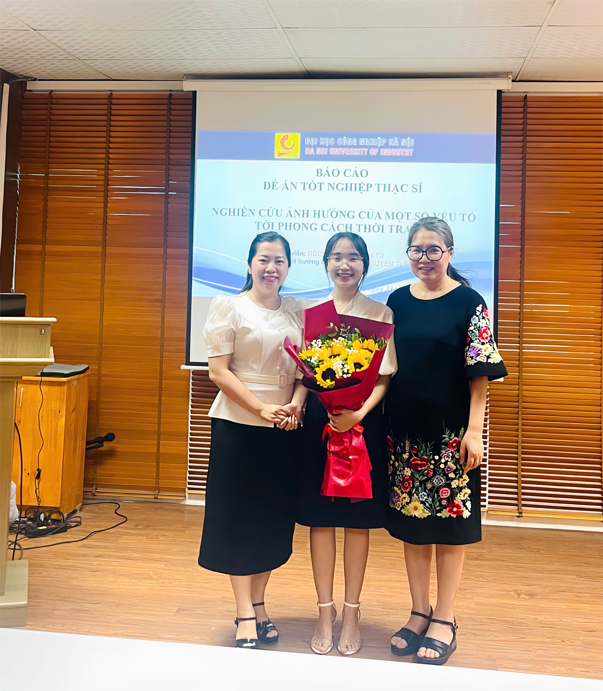 Chúc mừng học viên cao học ngành Công nghệ dệt, may bảo vệ thành công đề án tốt nghiệp thạc sĩ