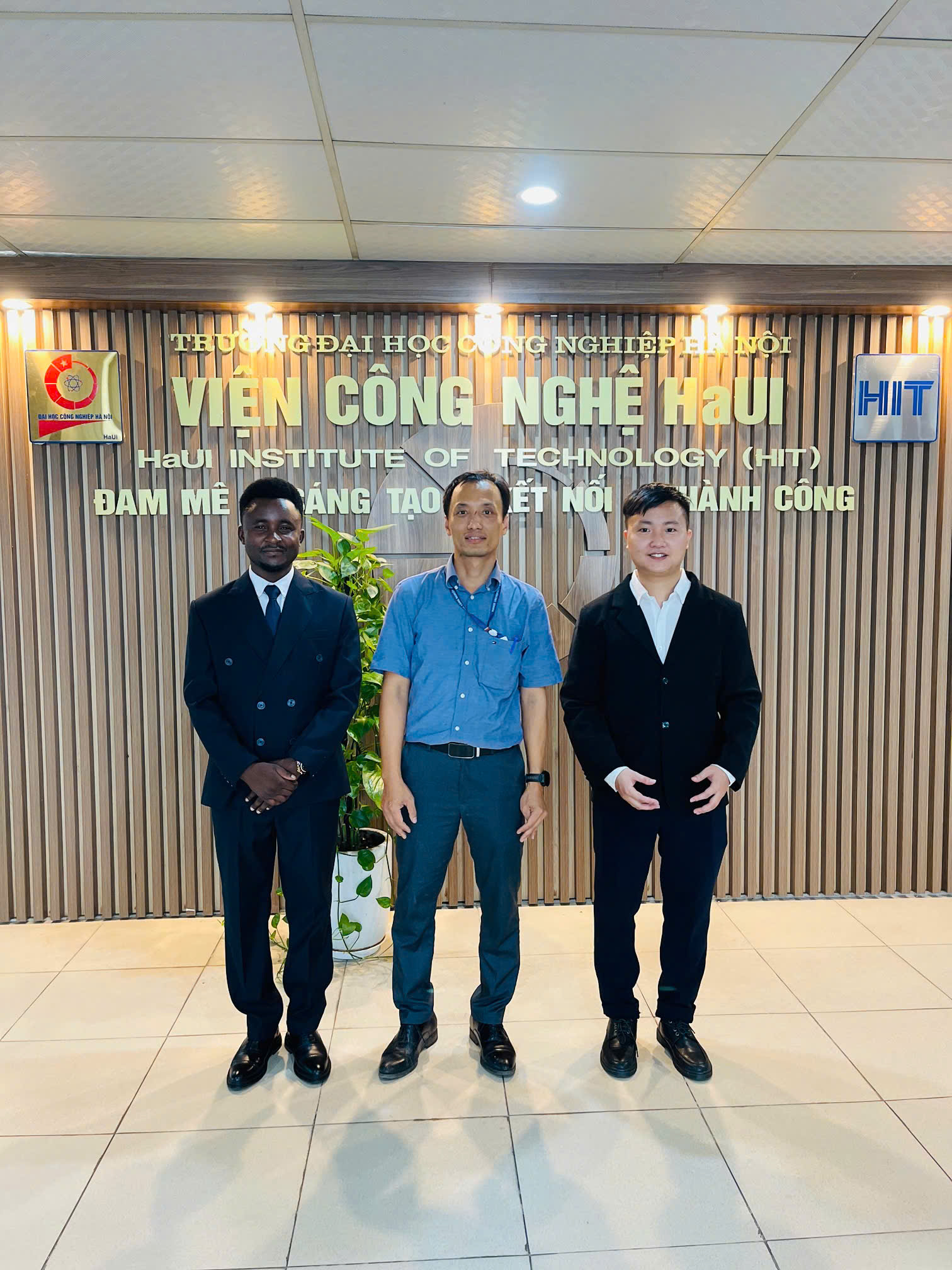 Lễ bảo vệ đề án tốt nghiệp thạc sĩ ngành Kỹ thuật Điện, đặc biệt học viên quốc tế từ Mozambique