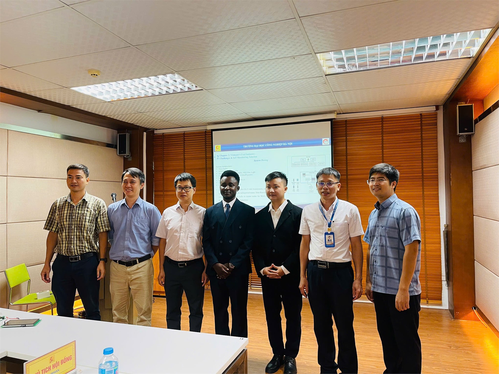 Lễ bảo vệ đề án tốt nghiệp thạc sĩ ngành Kỹ thuật Điện, đặc biệt học viên quốc tế từ Mozambique