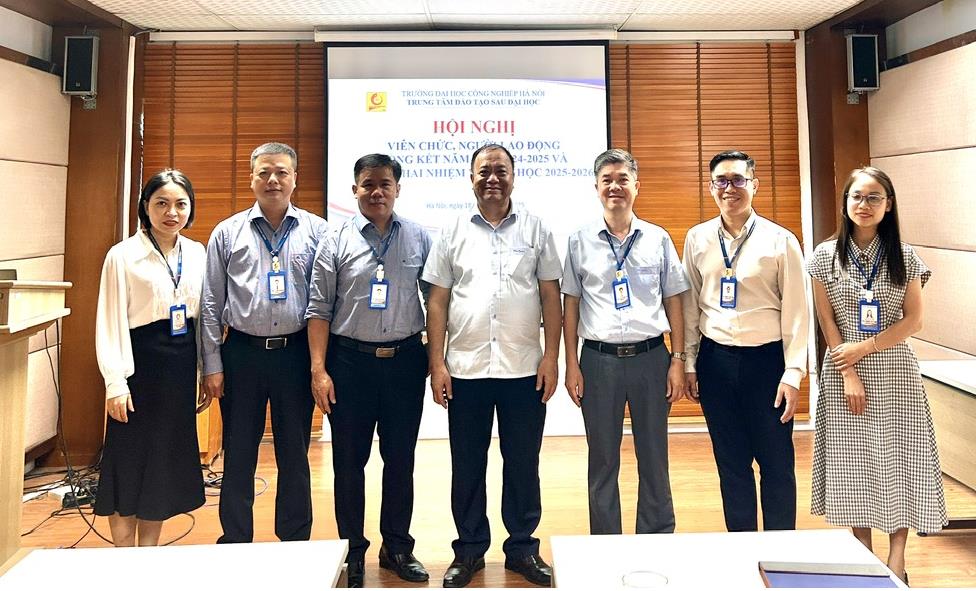 Trung tâm Đào tạo Sau đại học tổ chức Hội nghị viên chức, người lao động; Tổng kết năm học 2024-2025 và triển khai nhiệm vụ năm học 2025-2026