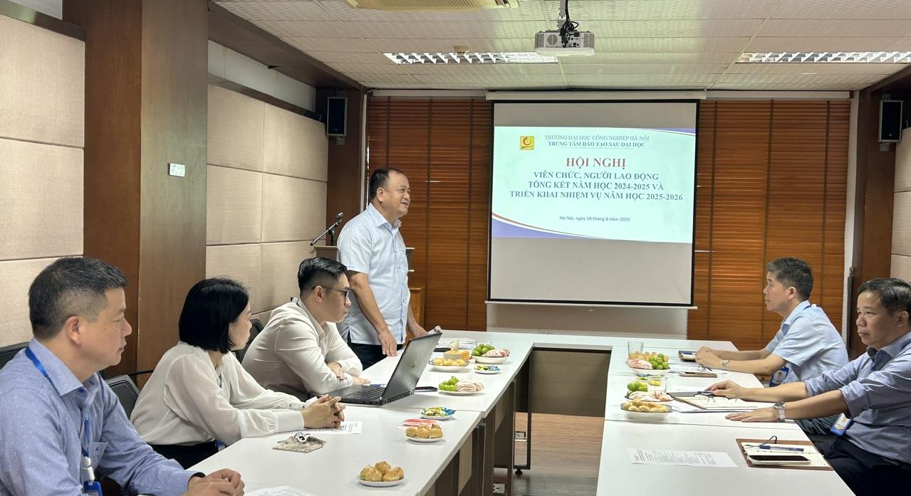 Trung tâm Đào tạo Sau đại học tổ chức Hội nghị viên chức, người lao động; Tổng kết năm học 2024-2025 và triển khai nhiệm vụ năm học 2025-2026