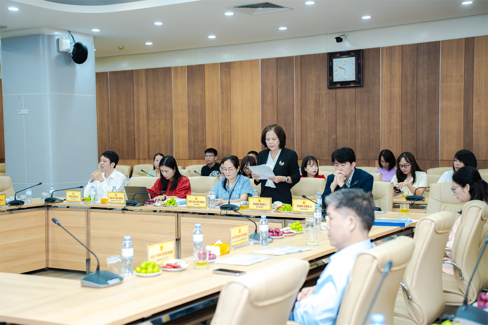 Nghiên cứu sinh Cao Thị Nhiên bảo vệ thành công luận án tiến sĩ tại Trường Đại học Công nghiệp Hà Nội