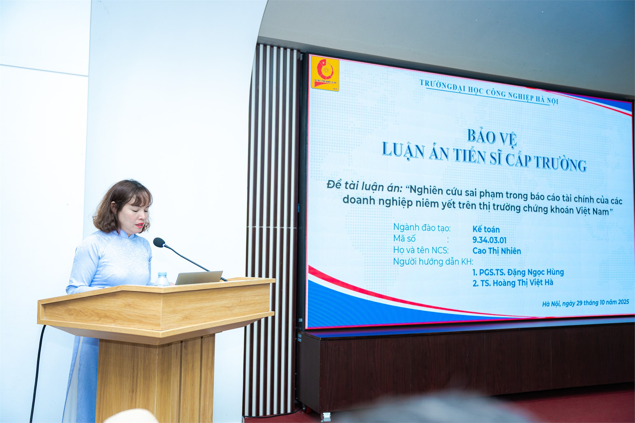 Nghiên cứu sinh Cao Thị Nhiên bảo vệ thành công luận án tiến sĩ tại Trường Đại học Công nghiệp Hà Nội