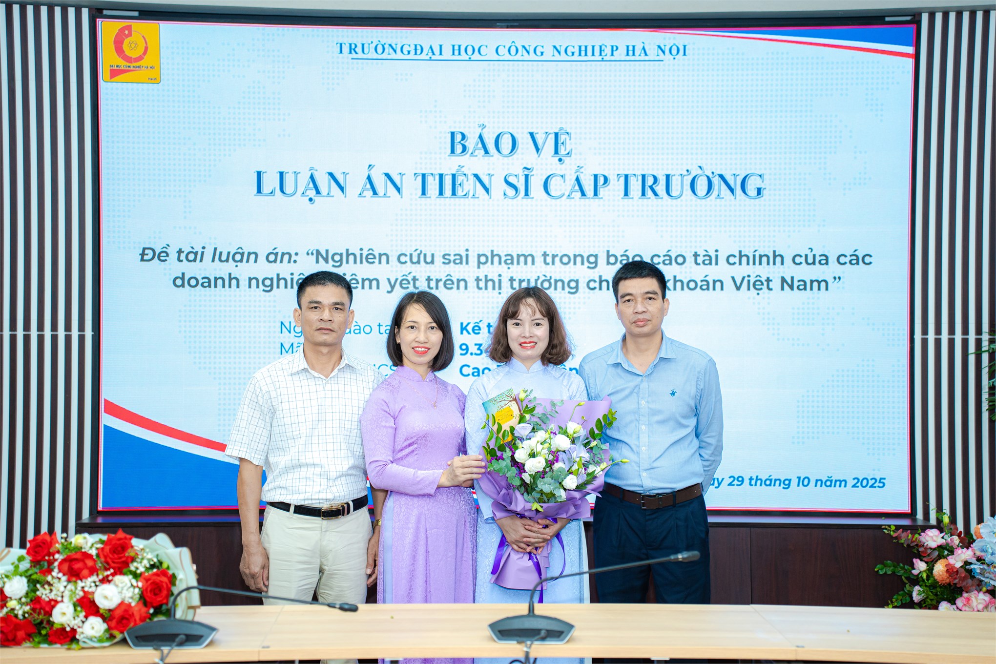 Nghiên cứu sinh Cao Thị Nhiên bảo vệ thành công luận án tiến sĩ tại Trường Đại học Công nghiệp Hà Nội