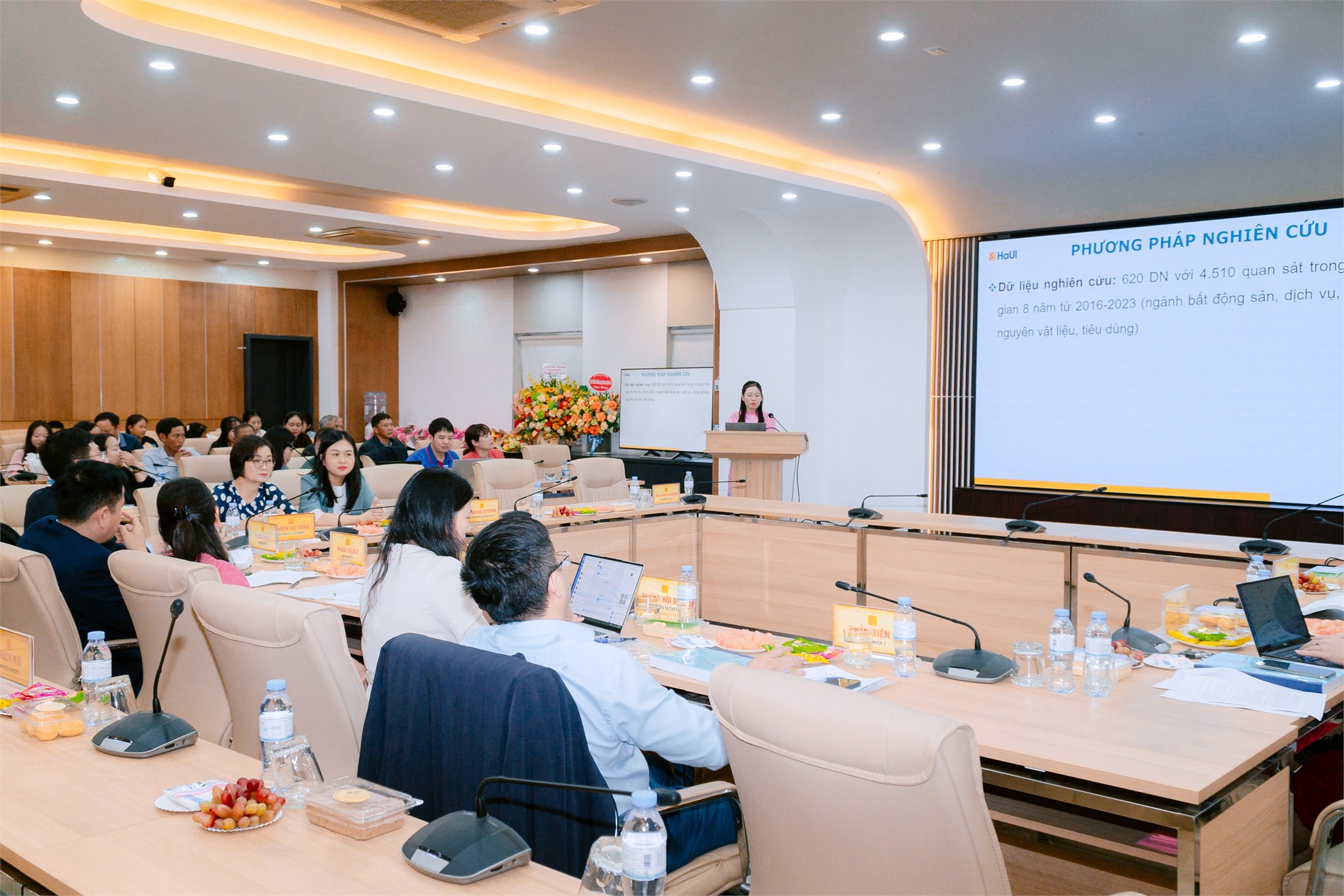 Nghiên cứu sinh Nguyễn Thị Hồng bảo vệ thành công luận án tiến sĩ tại Trường Đại học Công nghiệp Hà Nội