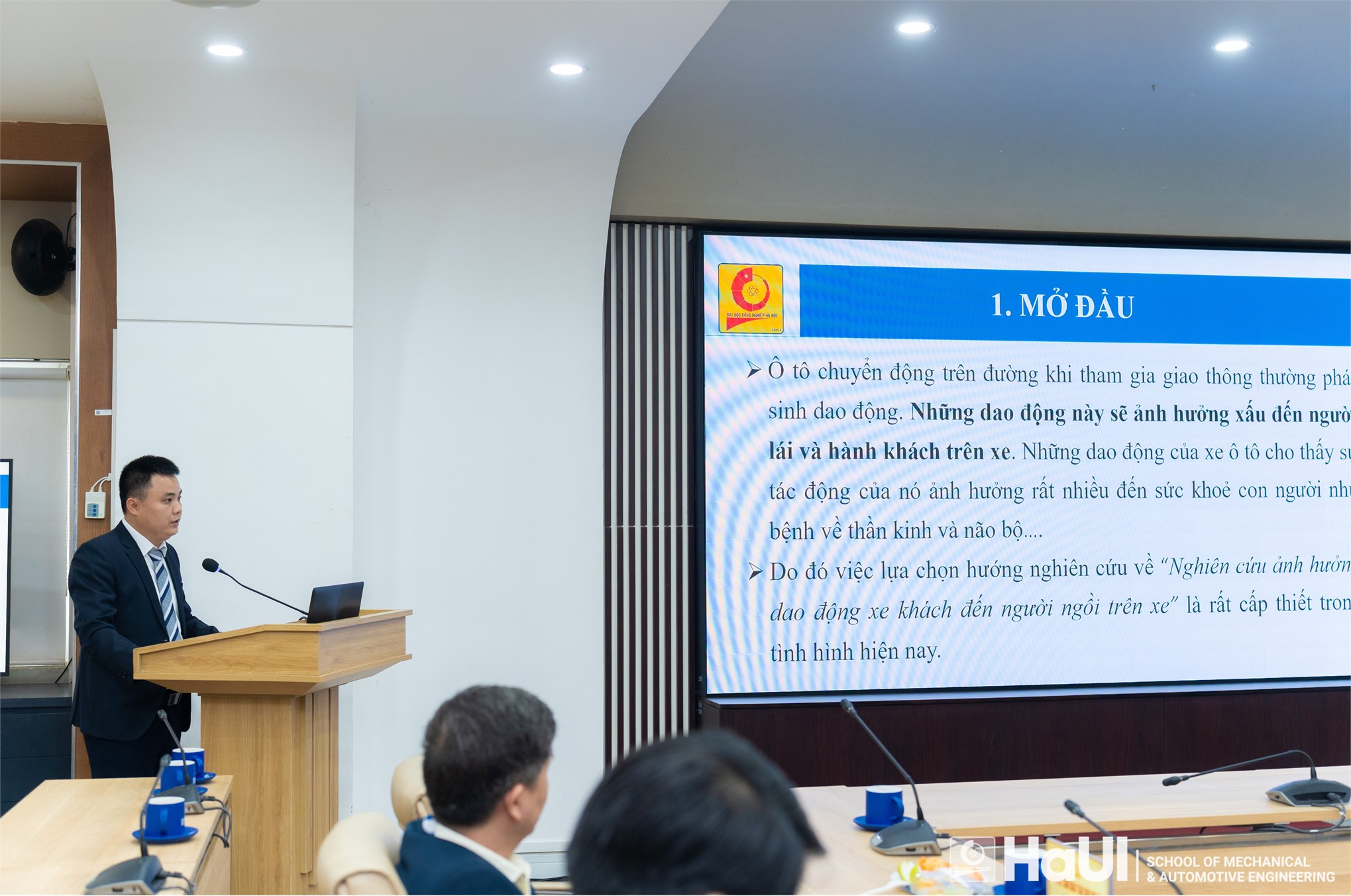 Chúc mừng NCS Lê Duy Long đã bảo vệ thành công luận án tiến sĩ cấp trường, chuyên ngành Kỹ thuật cơ khí động lực