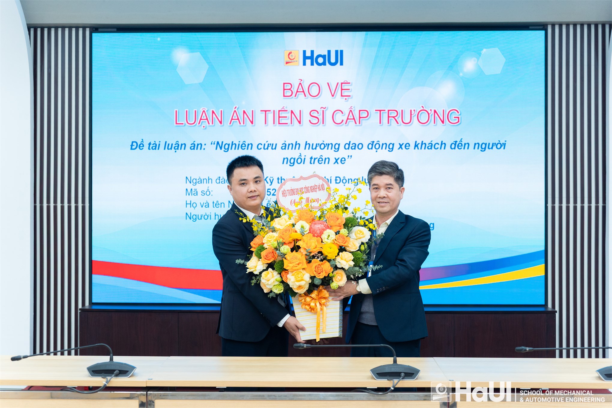 Chúc mừng NCS Lê Duy Long đã bảo vệ thành công luận án tiến sĩ cấp trường, chuyên ngành Kỹ thuật cơ khí động lực