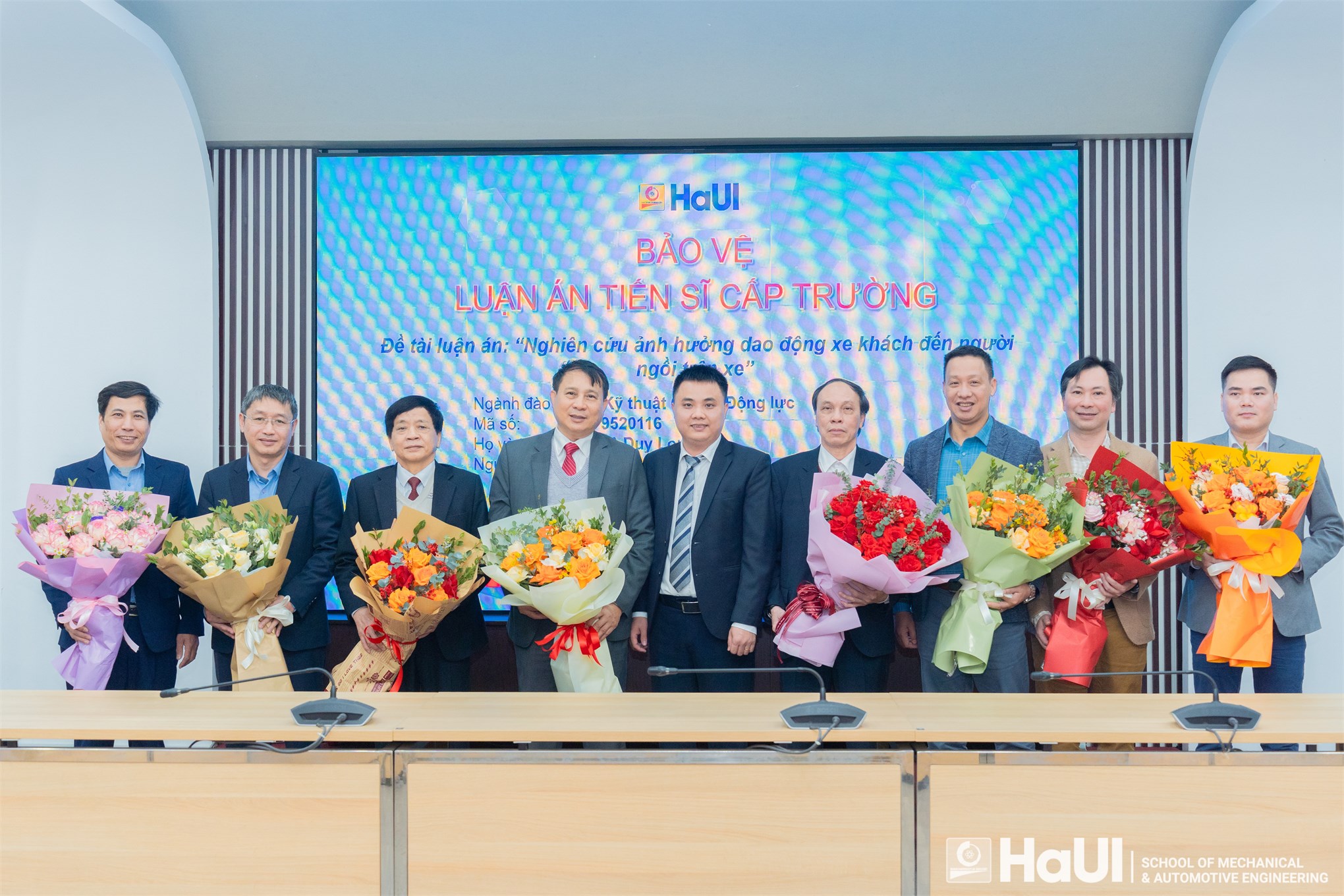 Chúc mừng NCS Lê Duy Long đã bảo vệ thành công luận án tiến sĩ cấp trường, chuyên ngành Kỹ thuật cơ khí động lực