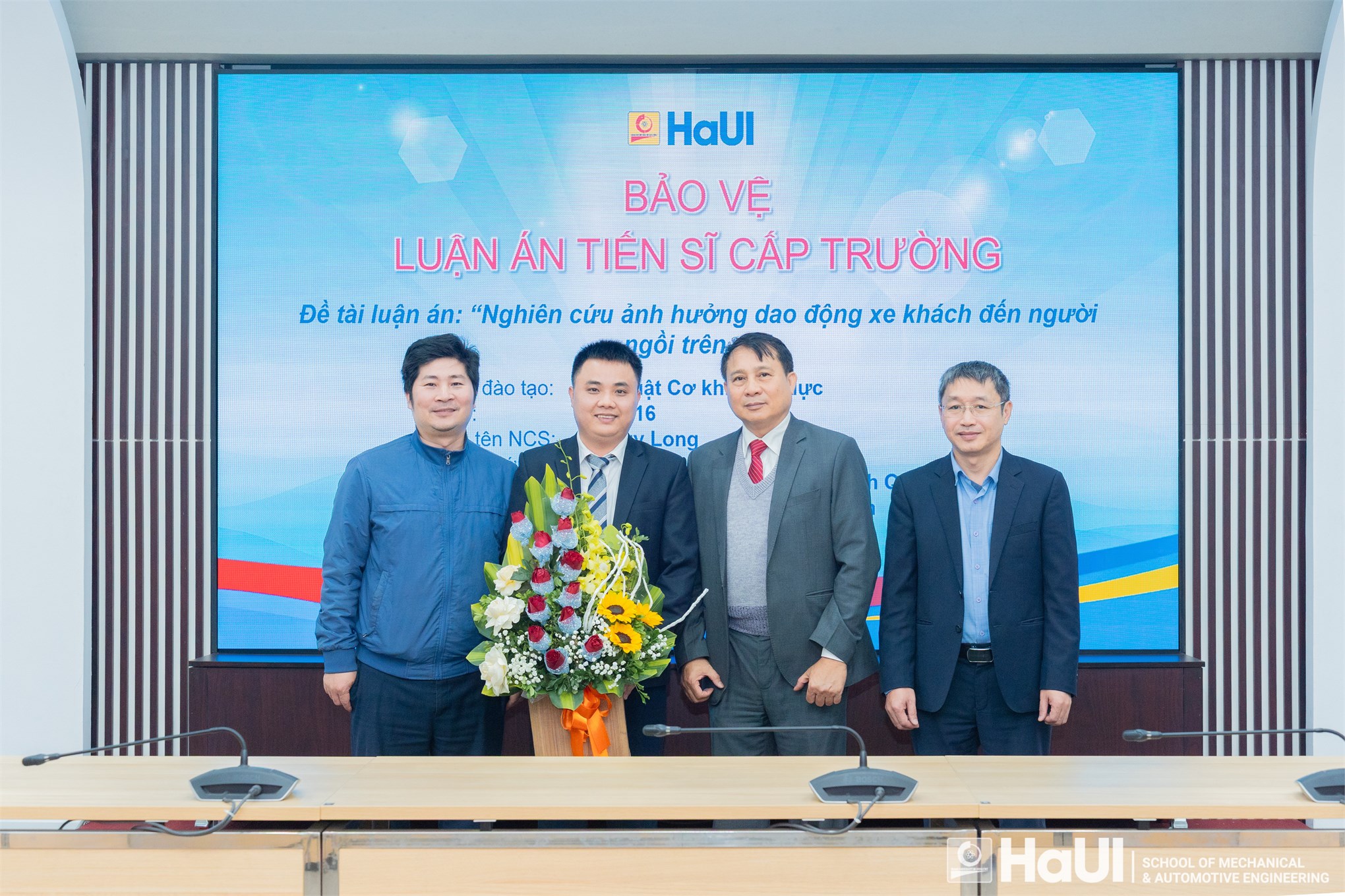 Chúc mừng NCS Lê Duy Long đã bảo vệ thành công luận án tiến sĩ cấp trường, chuyên ngành Kỹ thuật cơ khí động lực