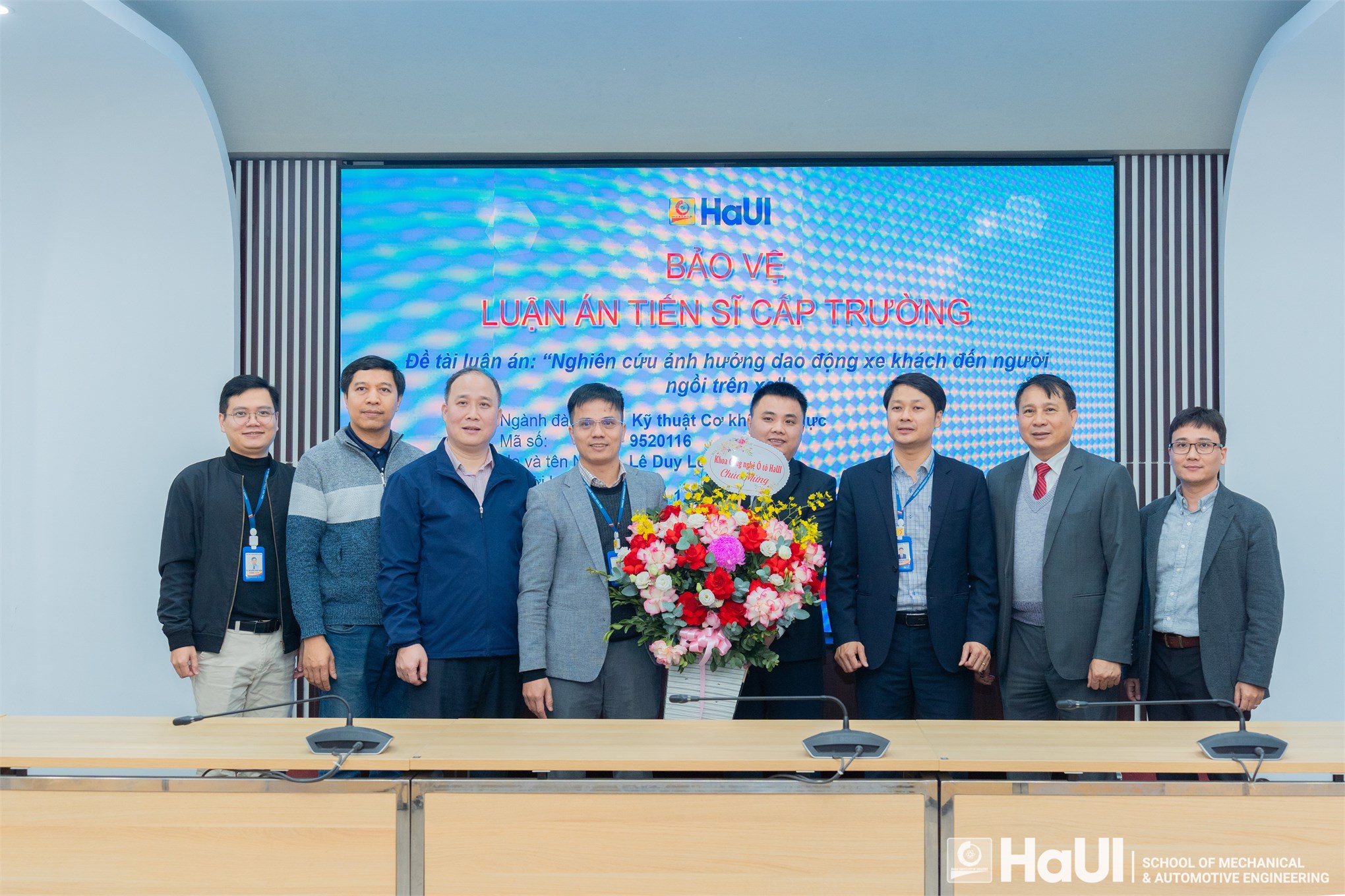 Chúc mừng NCS Lê Duy Long đã bảo vệ thành công luận án tiến sĩ cấp trường, chuyên ngành Kỹ thuật cơ khí động lực