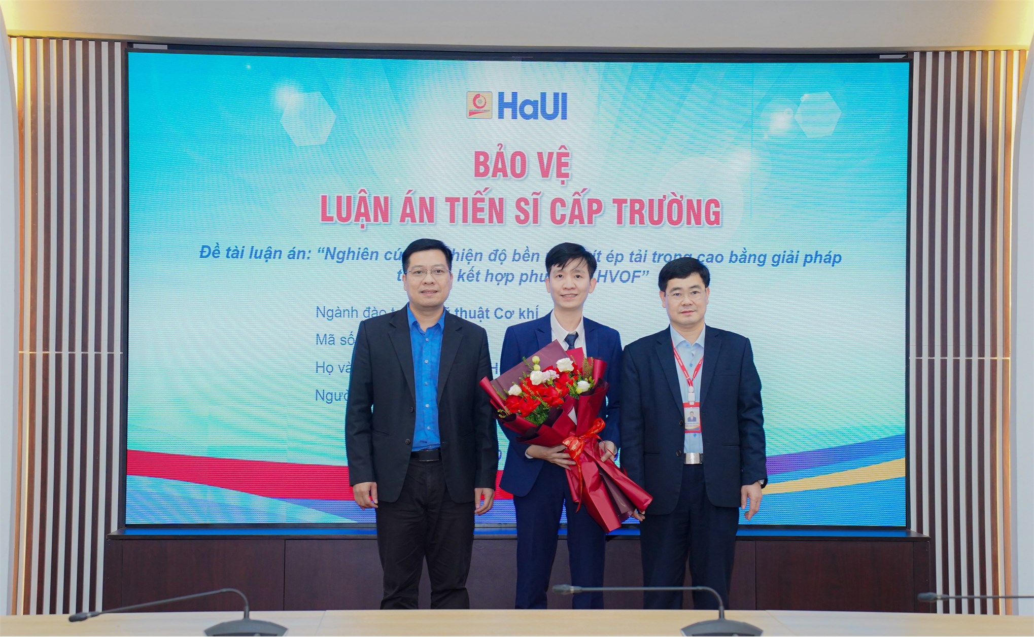 HaUI tổ chức thành công buổi bảo vệ luận án tiến sĩ cho NCS Nguyễn Hồng Tiến – Ngành Kỹ thuật cơ khí