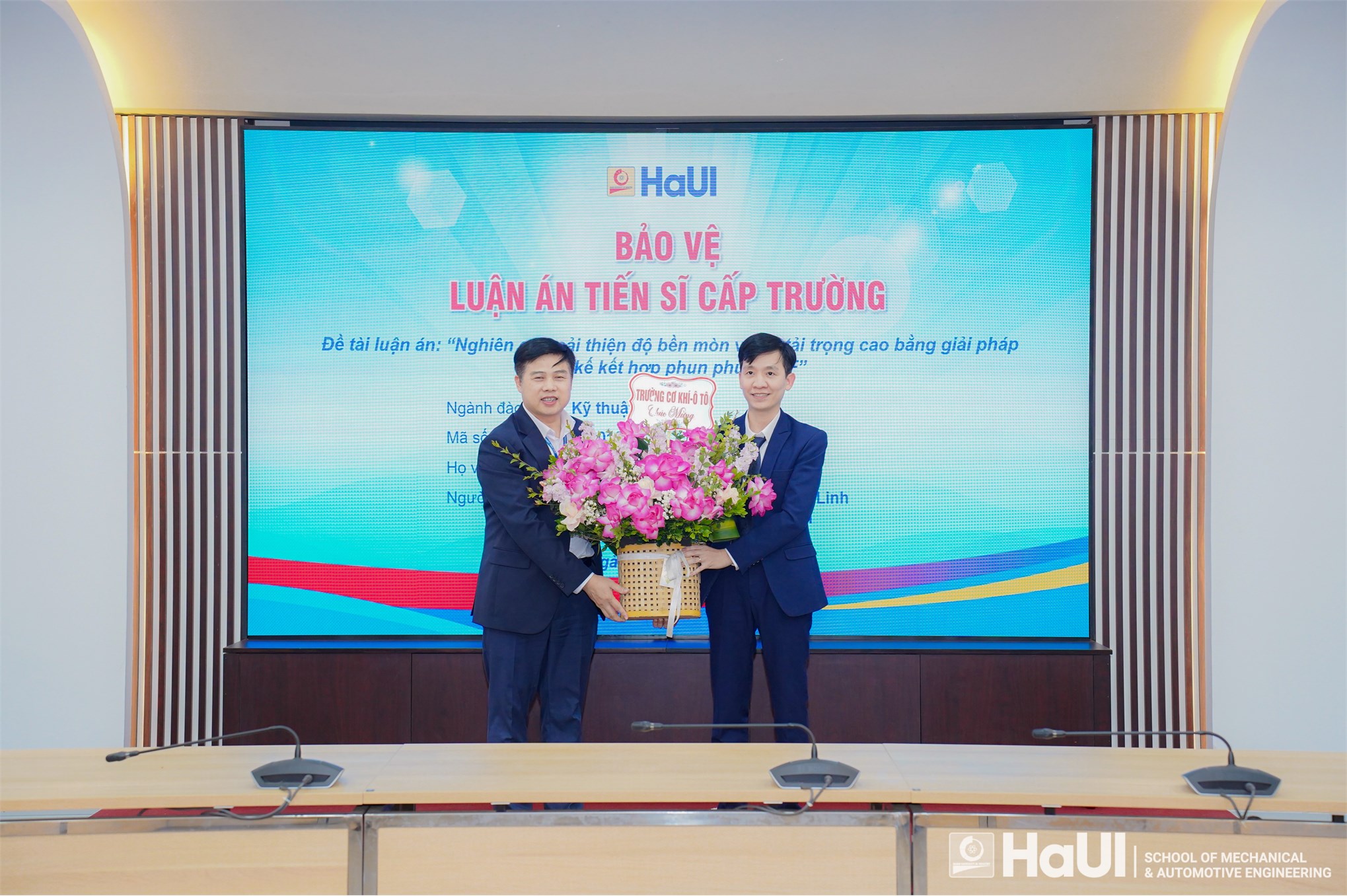 HaUI tổ chức thành công buổi bảo vệ luận án tiến sĩ cho NCS Nguyễn Hồng Tiến – Ngành Kỹ thuật cơ khí