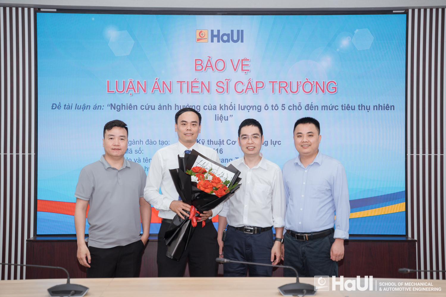 Chúc mừng NCS Ngô Quang Tạo bảo vệ thành công luận án tiến sĩ cấp Trường, Ngành Kỹ thuật cơ khí động lực