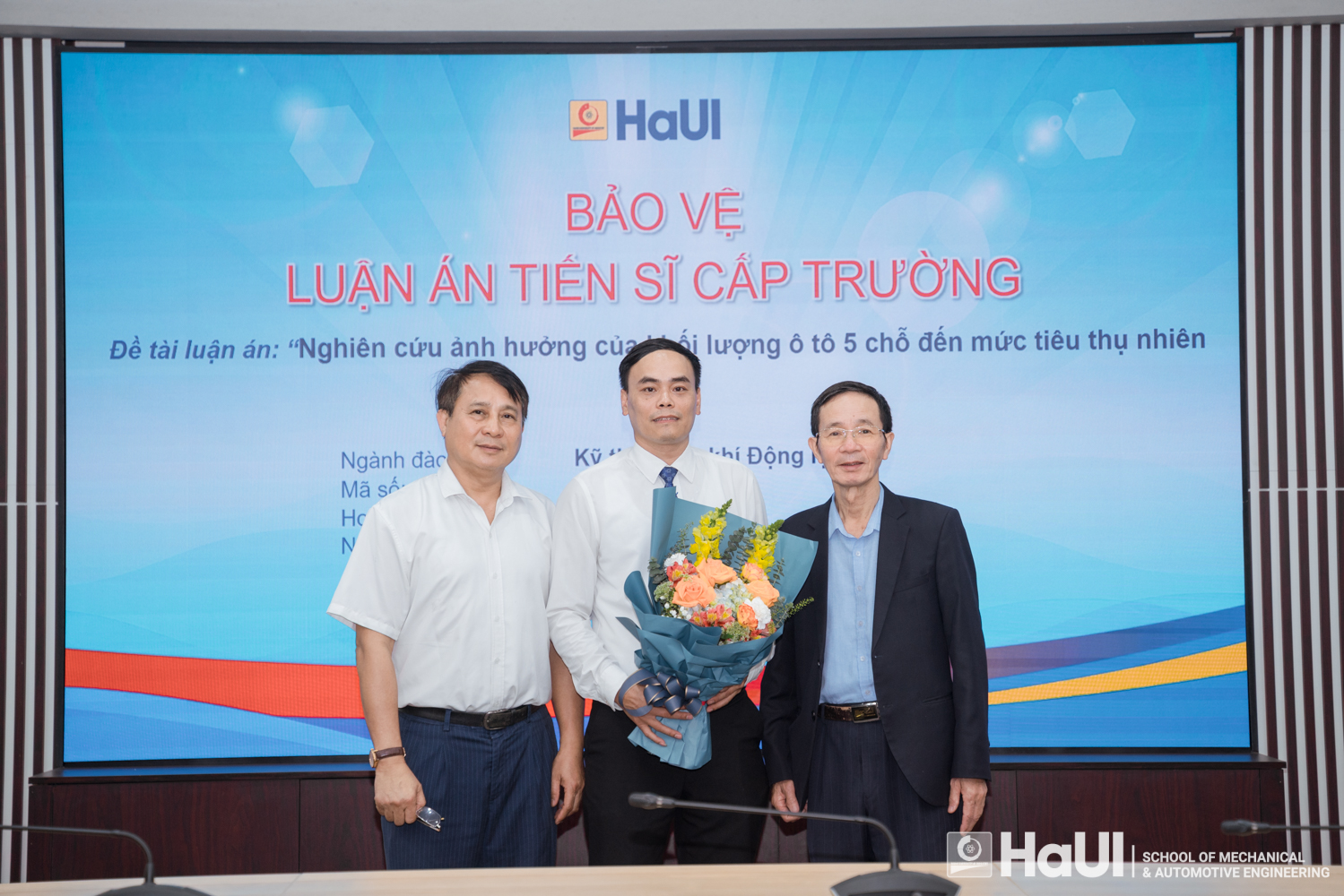 Chúc mừng NCS Ngô Quang Tạo bảo vệ thành công luận án tiến sĩ cấp Trường, Ngành Kỹ thuật cơ khí động lực