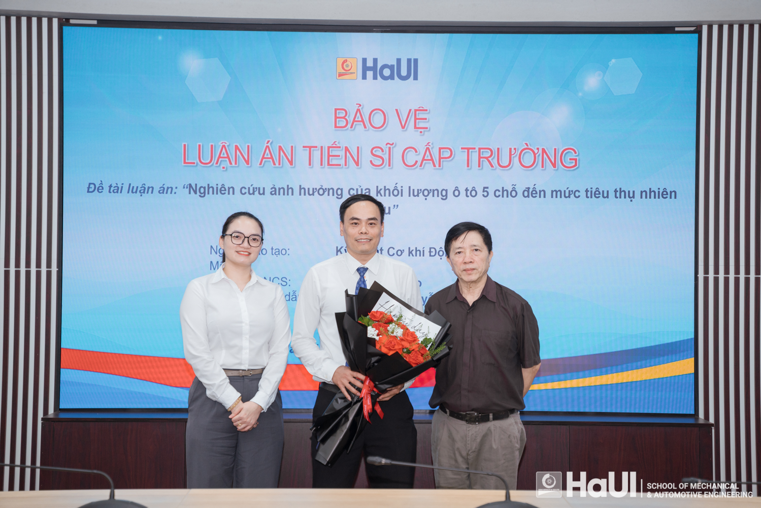 Chúc mừng NCS Ngô Quang Tạo bảo vệ thành công luận án tiến sĩ cấp Trường, Ngành Kỹ thuật cơ khí động lực