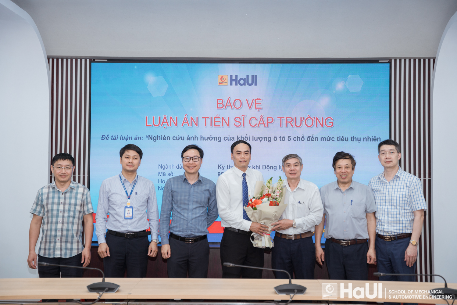 Chúc mừng NCS Ngô Quang Tạo bảo vệ thành công luận án tiến sĩ cấp Trường, Ngành Kỹ thuật cơ khí động lực