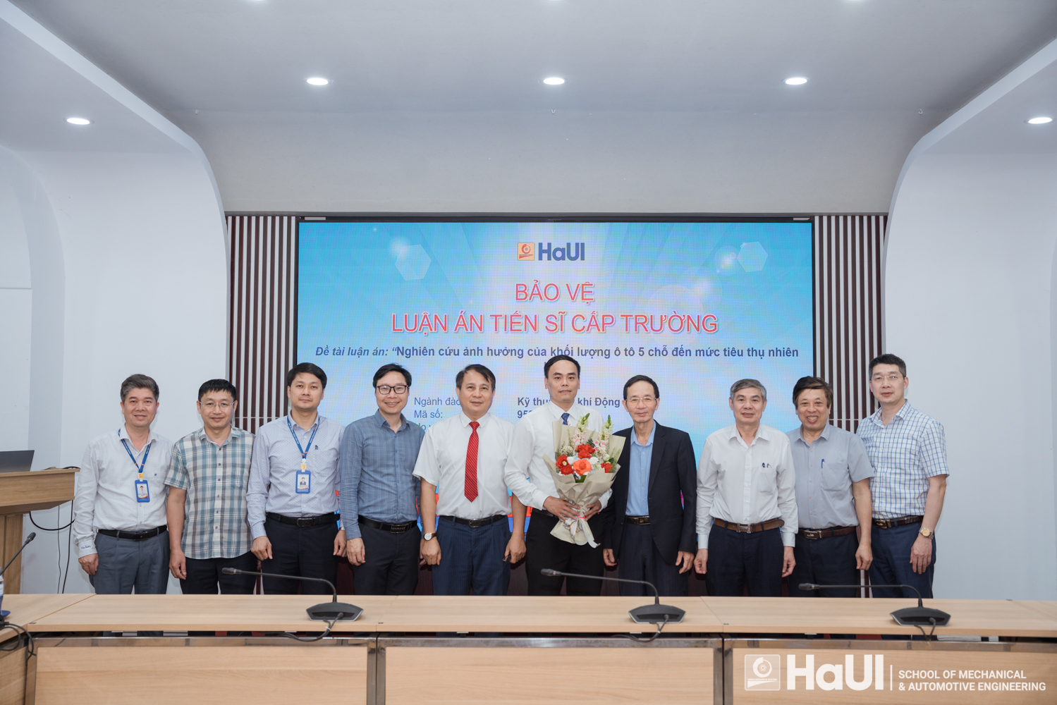 Chúc mừng NCS Ngô Quang Tạo bảo vệ thành công luận án tiến sĩ cấp Trường, Ngành Kỹ thuật cơ khí động lực