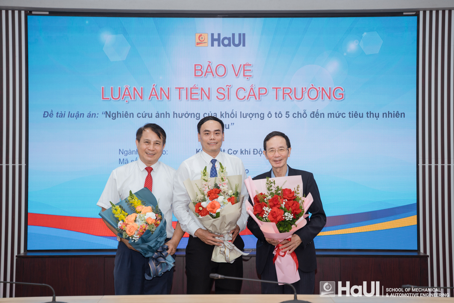 Chúc mừng NCS Ngô Quang Tạo bảo vệ thành công luận án tiến sĩ cấp Trường, Ngành Kỹ thuật cơ khí động lực