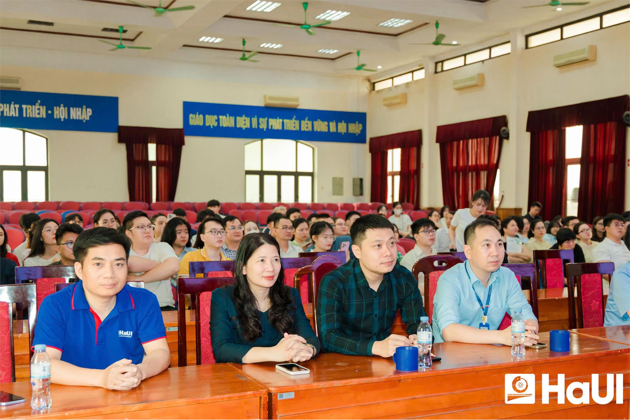 Chào mừng học viên cao học khóa 16 đợt 1 nhập học