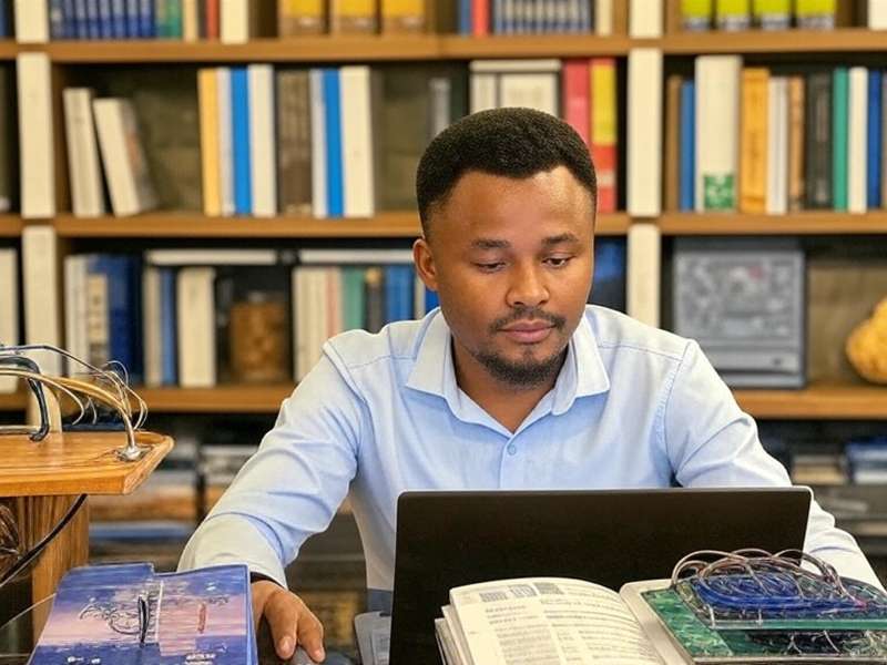 Alberto Ernesto Coboi - Hành trình nghiên cứu khoa học từ Mozambique đến Việt Nam